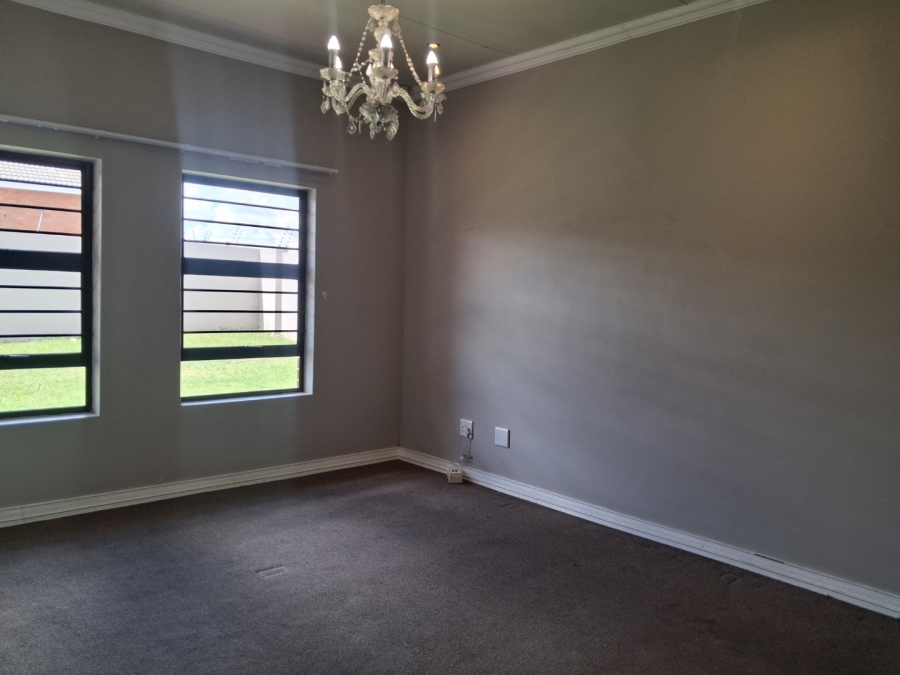 To Let 3 Bedroom Property for Rent in Hillside Free State